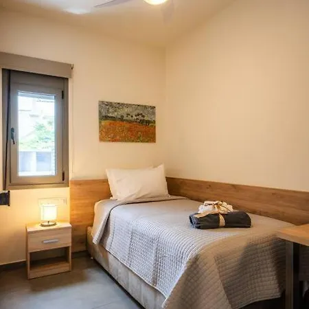 公寓 Erato - Newly Renovated With Parking *