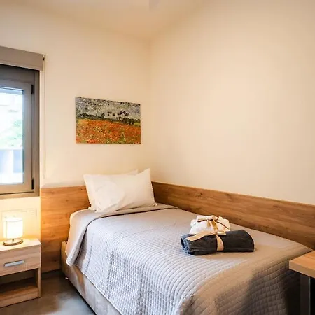 Erato - Newly Renovated With Parking Apartment *