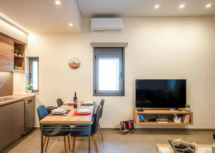 Erato - Newly Renovated With Parking Apartment