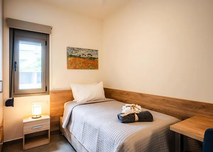 Erato - Newly Renovated With Parking Apartment *